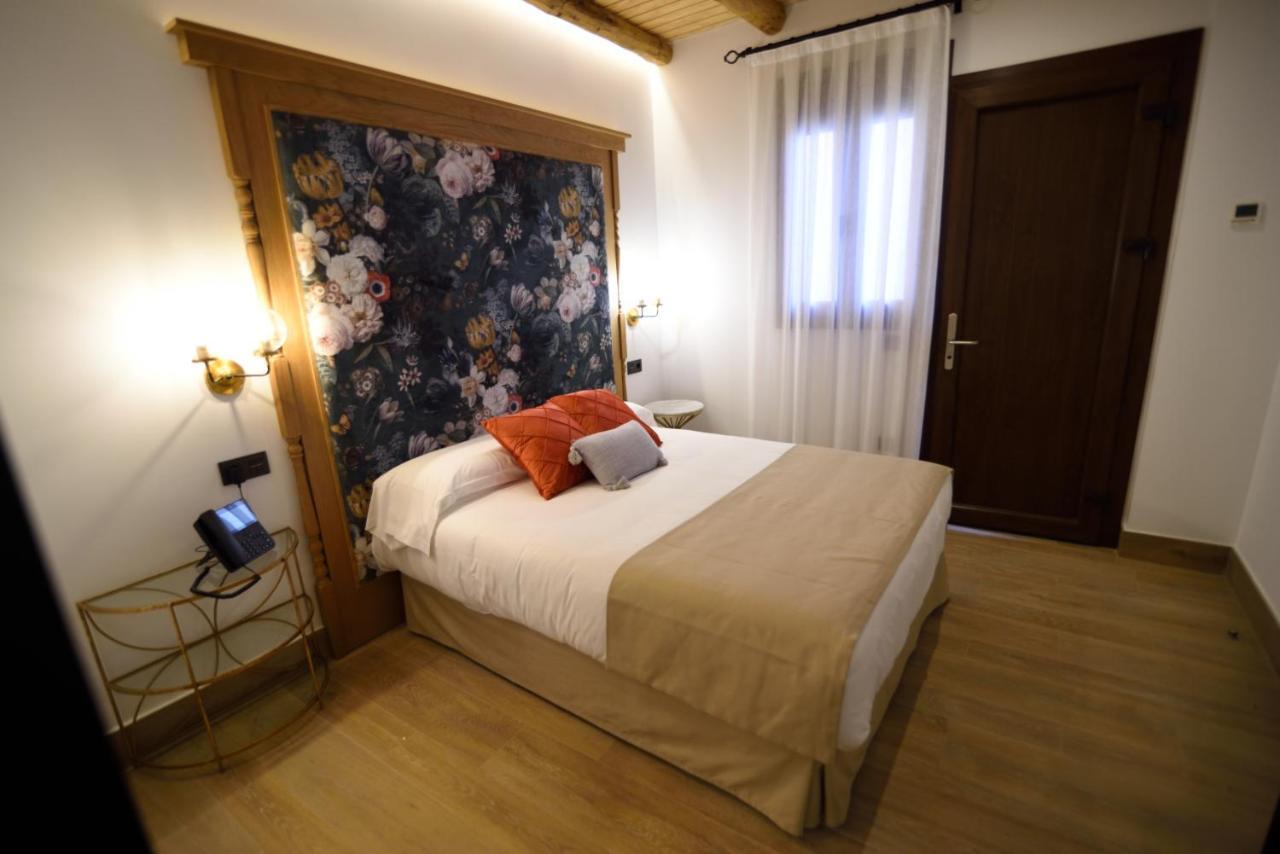 Hostal Rural Santa Habitaciones Aldea D엘로시오 외부 사진
